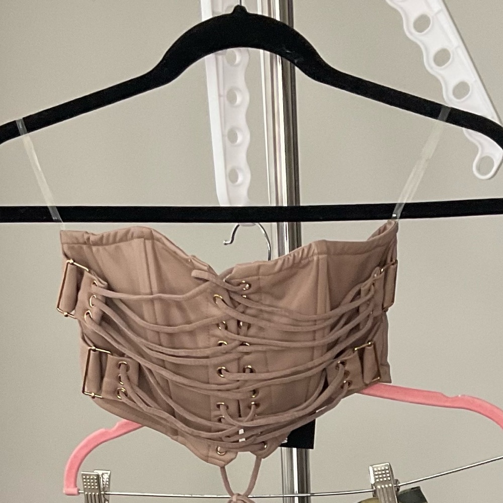 Pu crop top zip in back